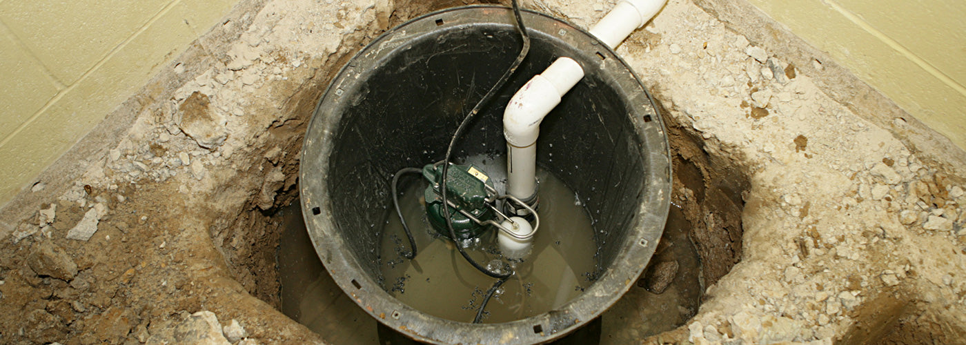 Submersible sump pump with vertical switch