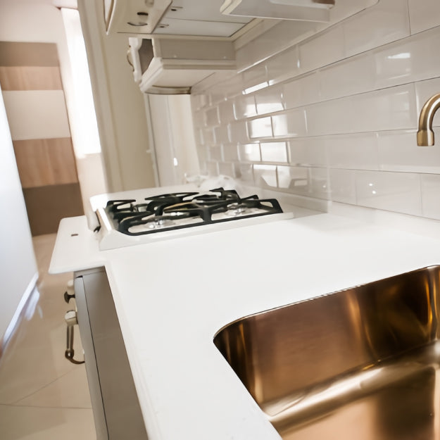 A single handle faucet with an average size kitchen sink below it