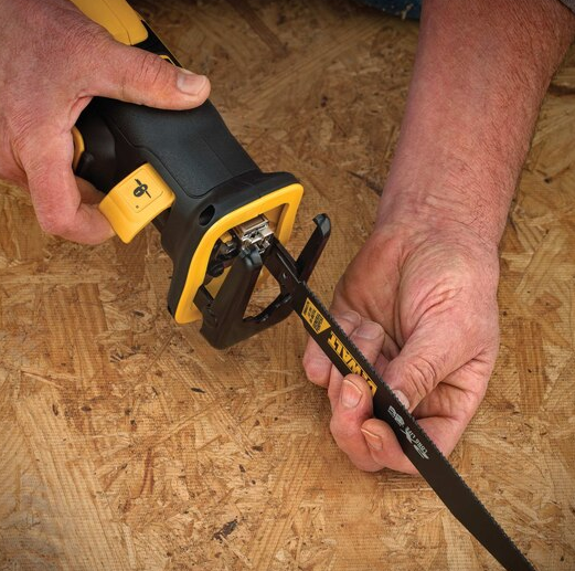Dewalt DCS367B 20V MAX XR Brushless Compact Reciprocating Saw Tool